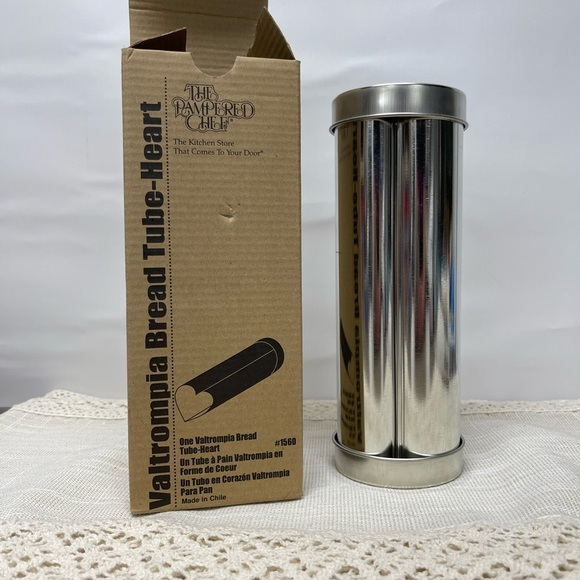 The Pampered Chef Valtrompia Bread Tube Heart Shaped #1560 Like New. - Picture 6 of 12